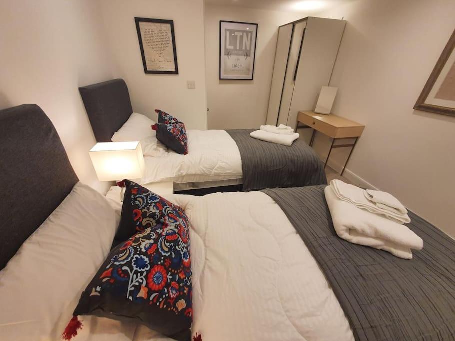 Luton Town Centre Executive Apartment Ngoại thất bức ảnh
